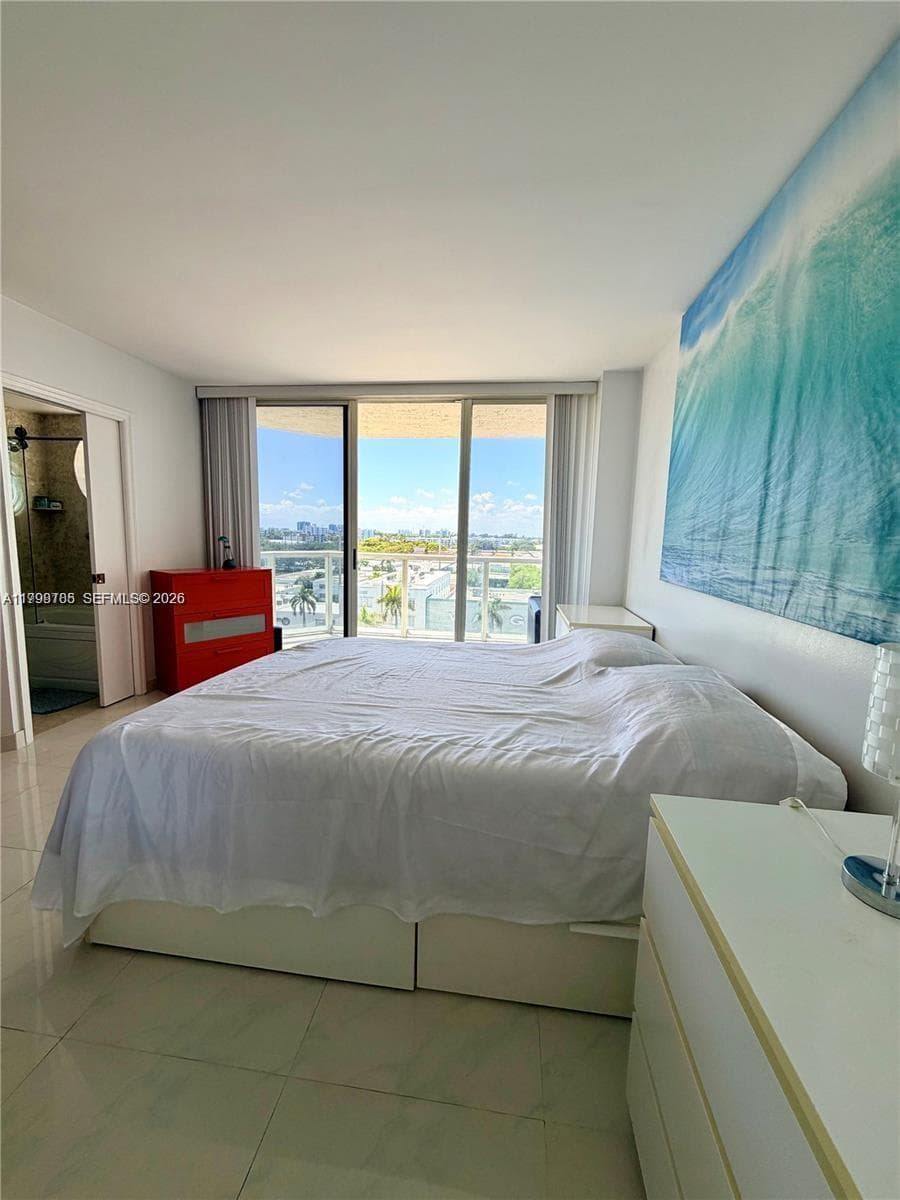A11798785 — Miami Beach — 10