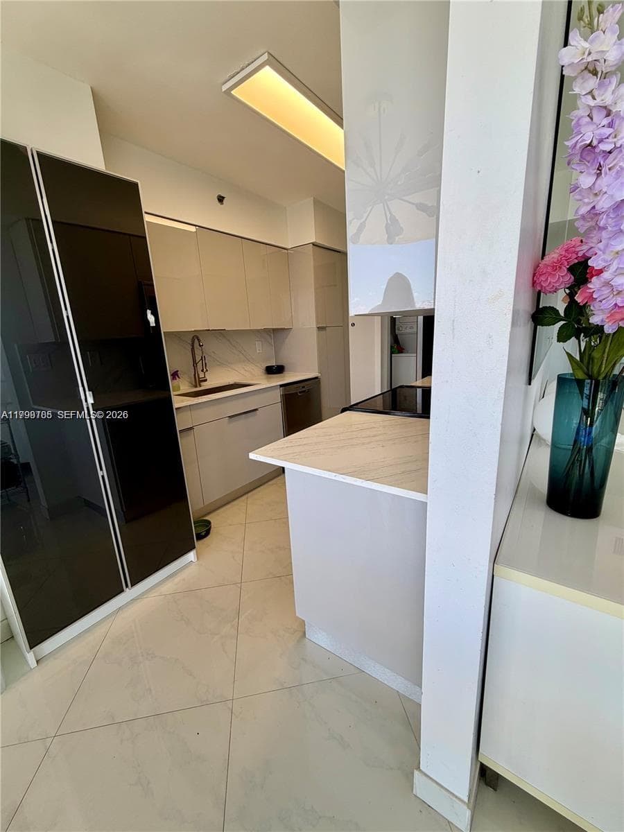 A11798785 — Miami Beach — 15