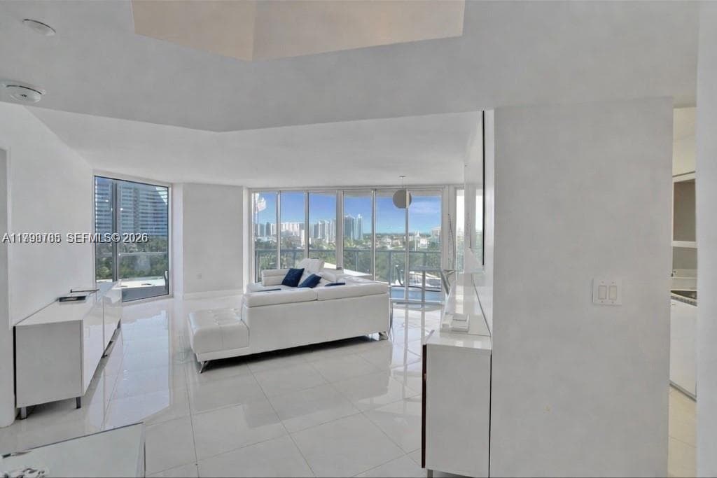 A11798785 — Miami Beach — 4