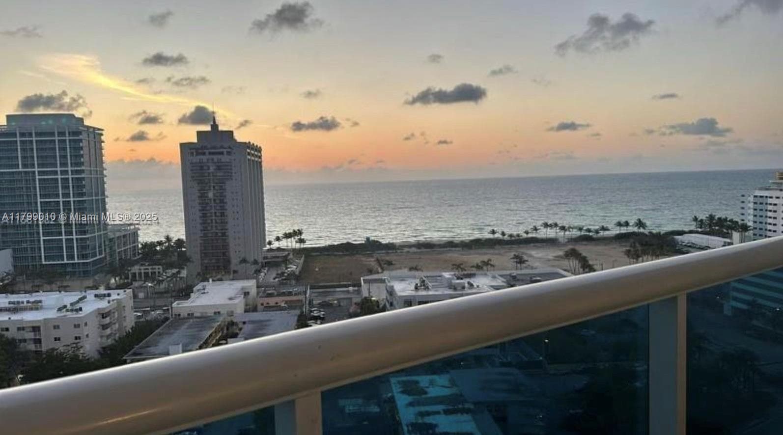 A11799010 — Miami Beach