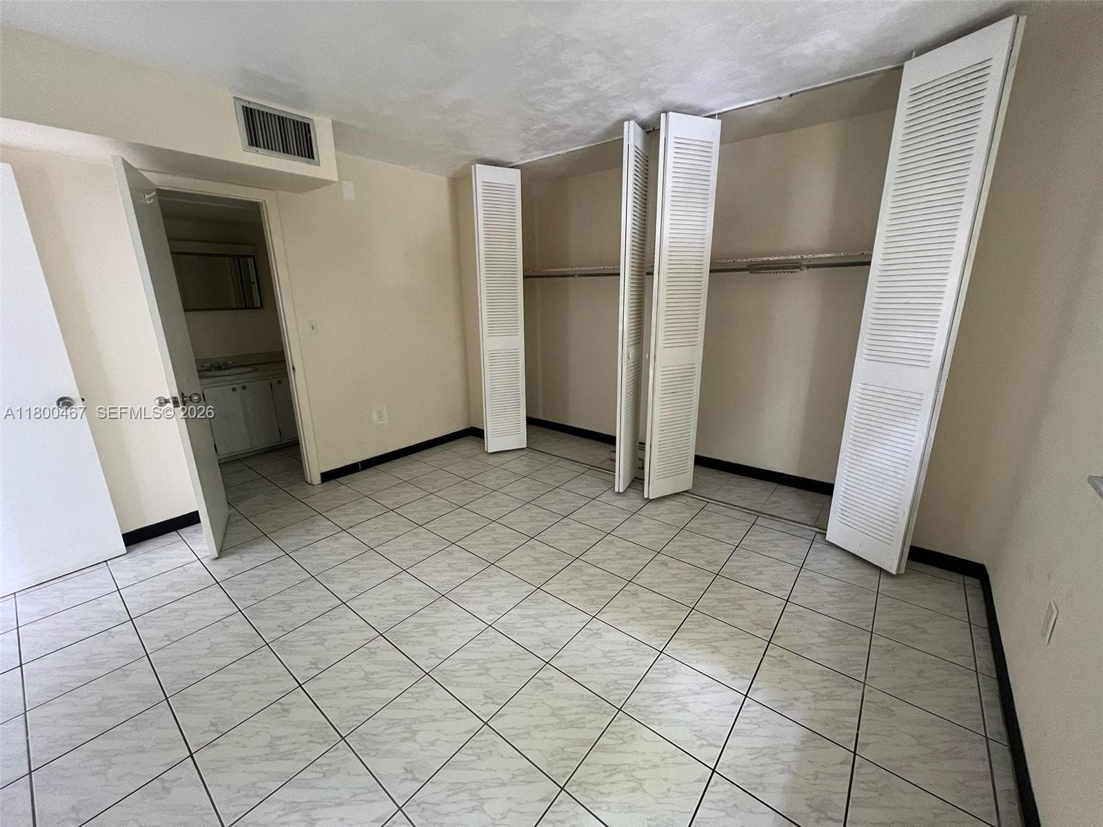 A11800467 — Miami Beach — 3