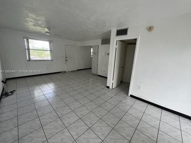 A11800467 — Miami Beach — 11