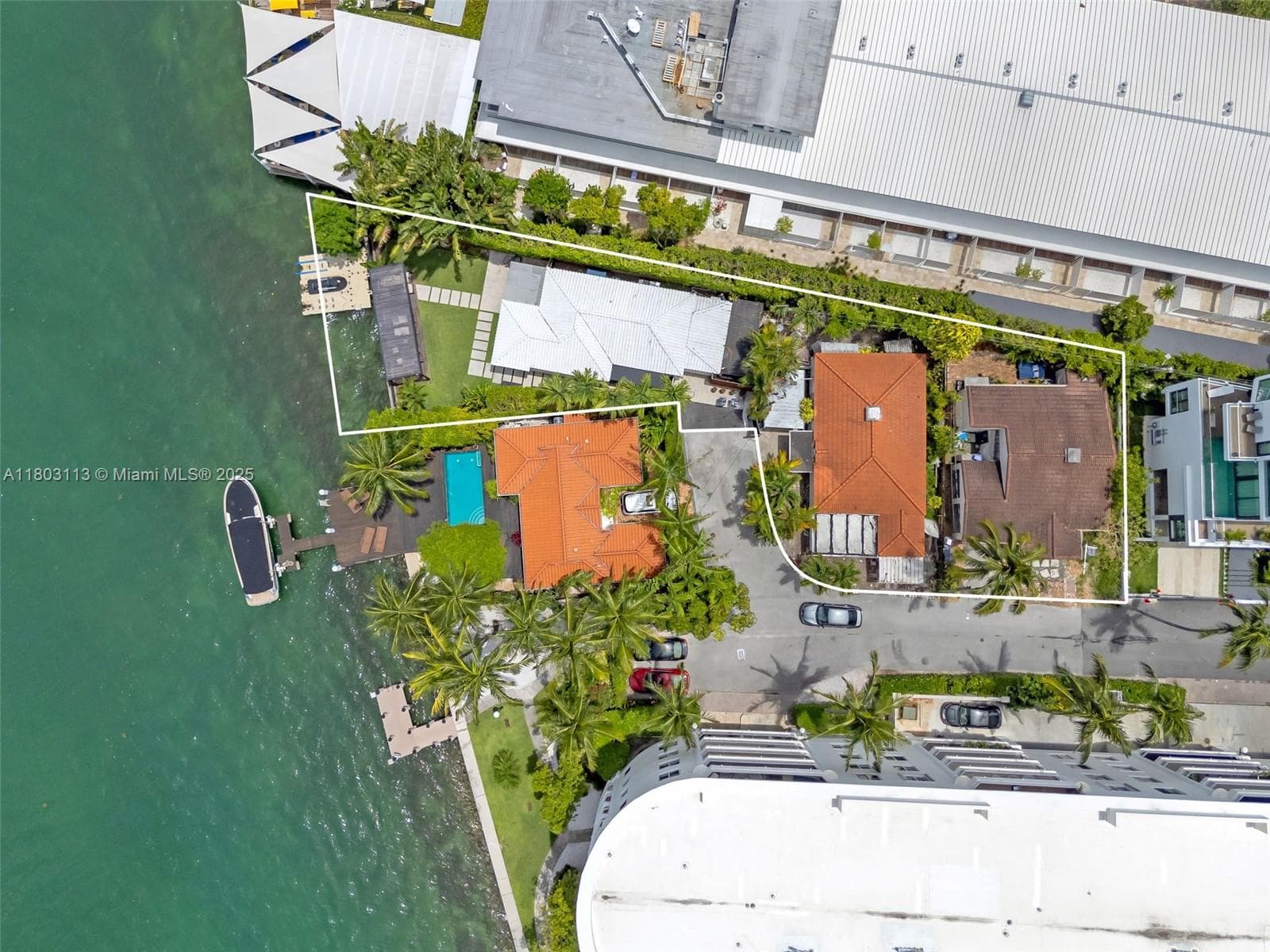 A11803113 — Miami Beach — 5
