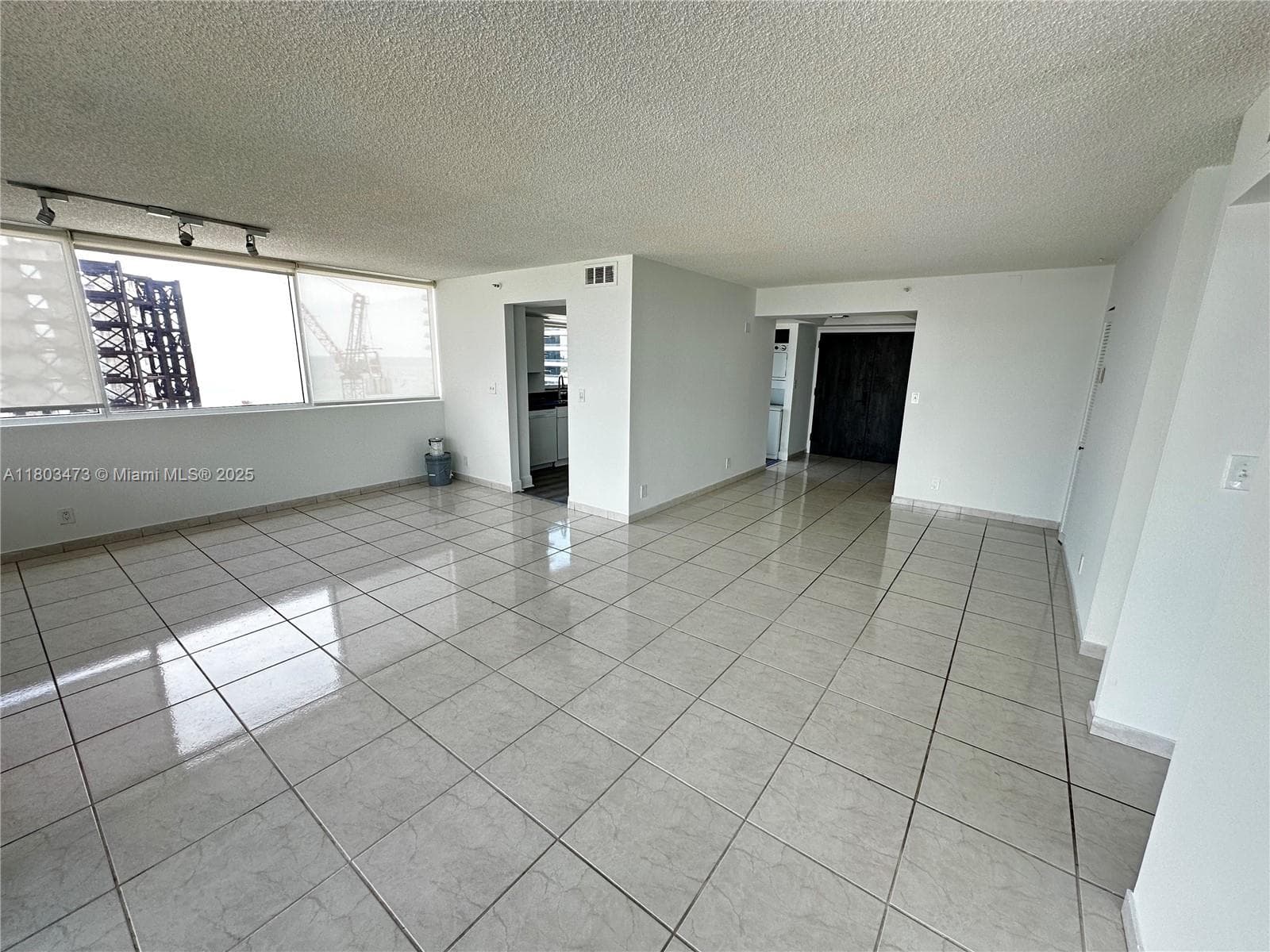 A11803473 — Miami Beach — 6