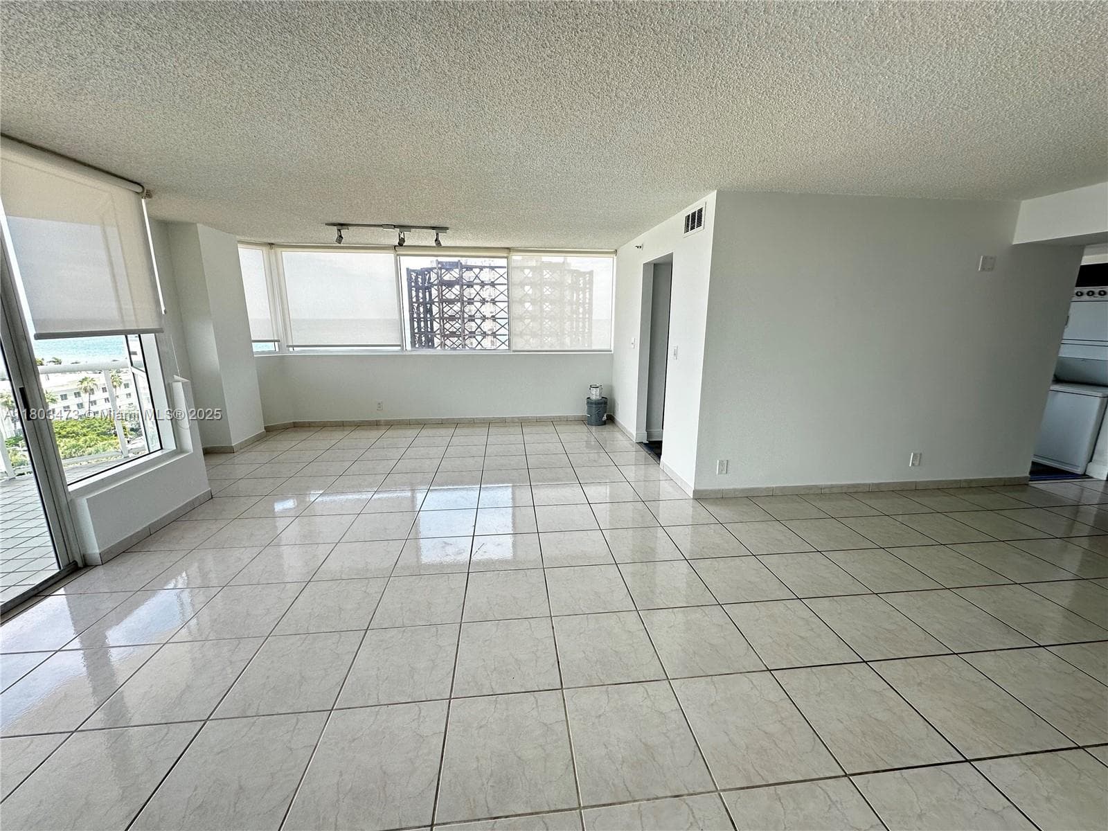 A11803473 — Miami Beach — 12