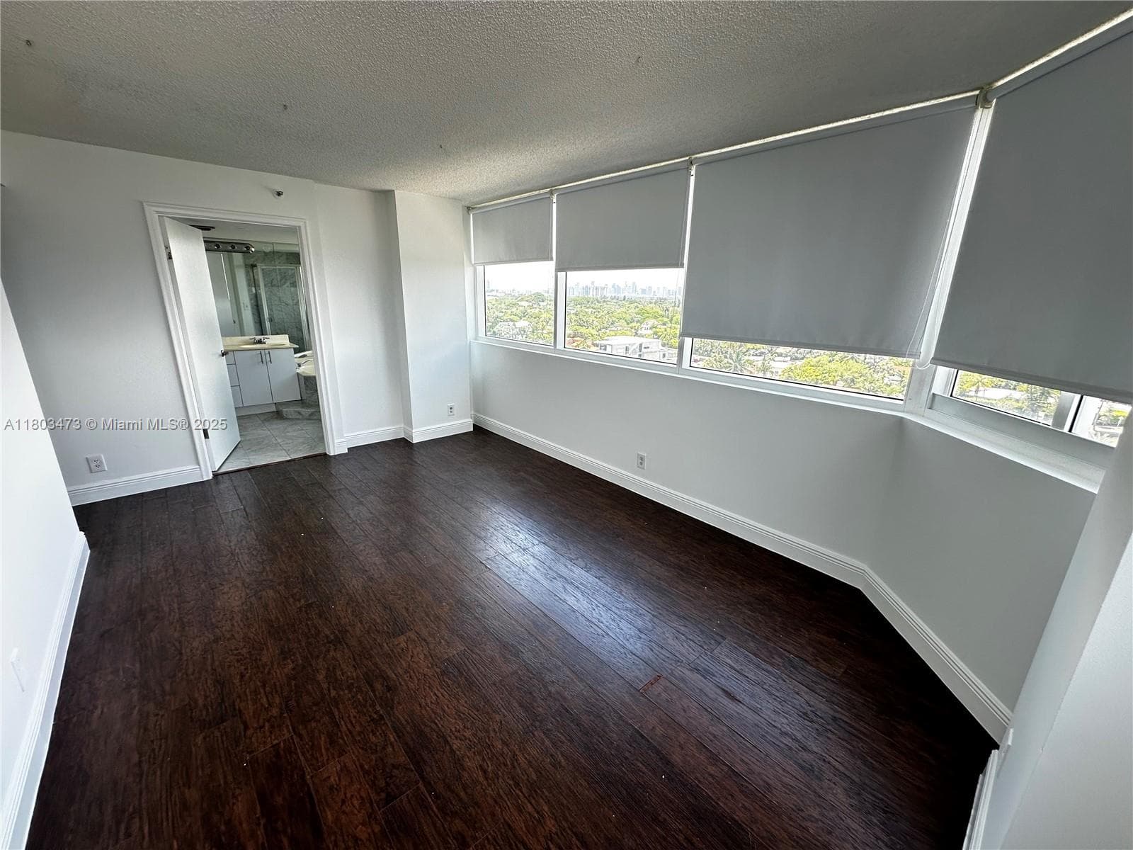 A11803473 — Miami Beach — 7