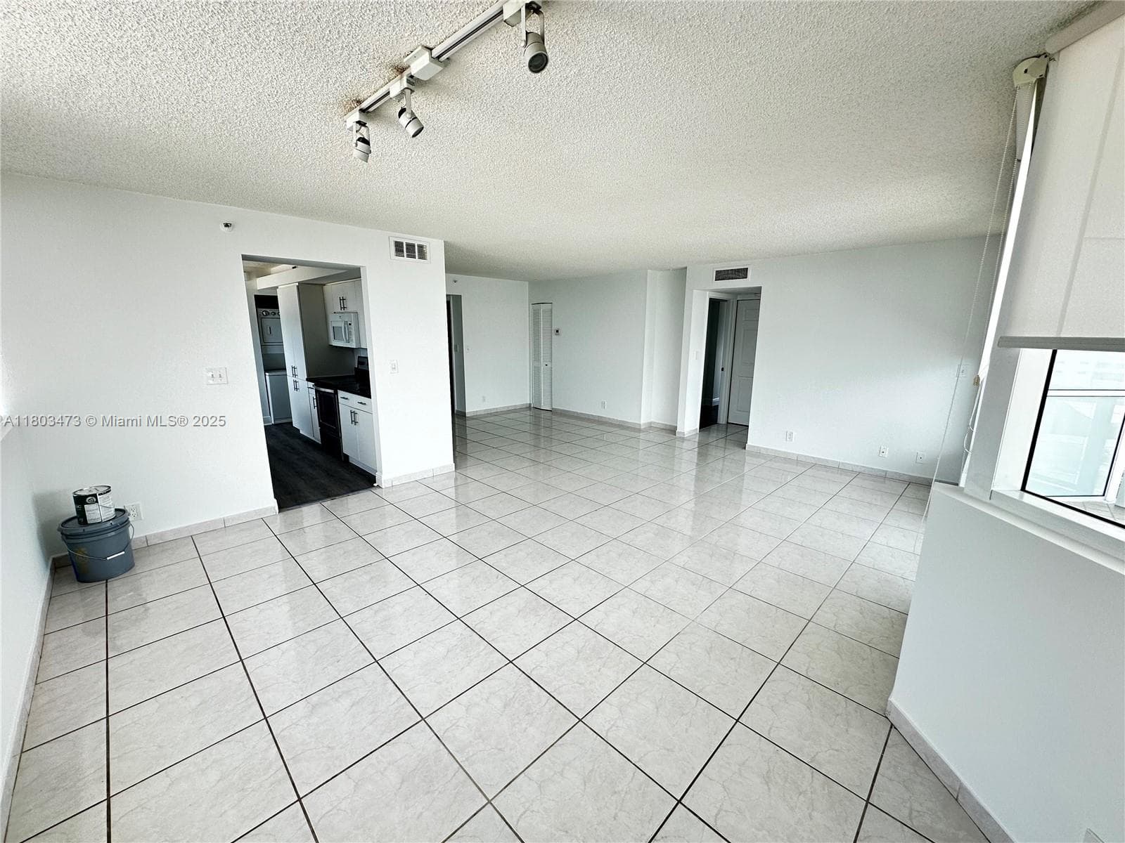 A11803473 — Miami Beach — 21