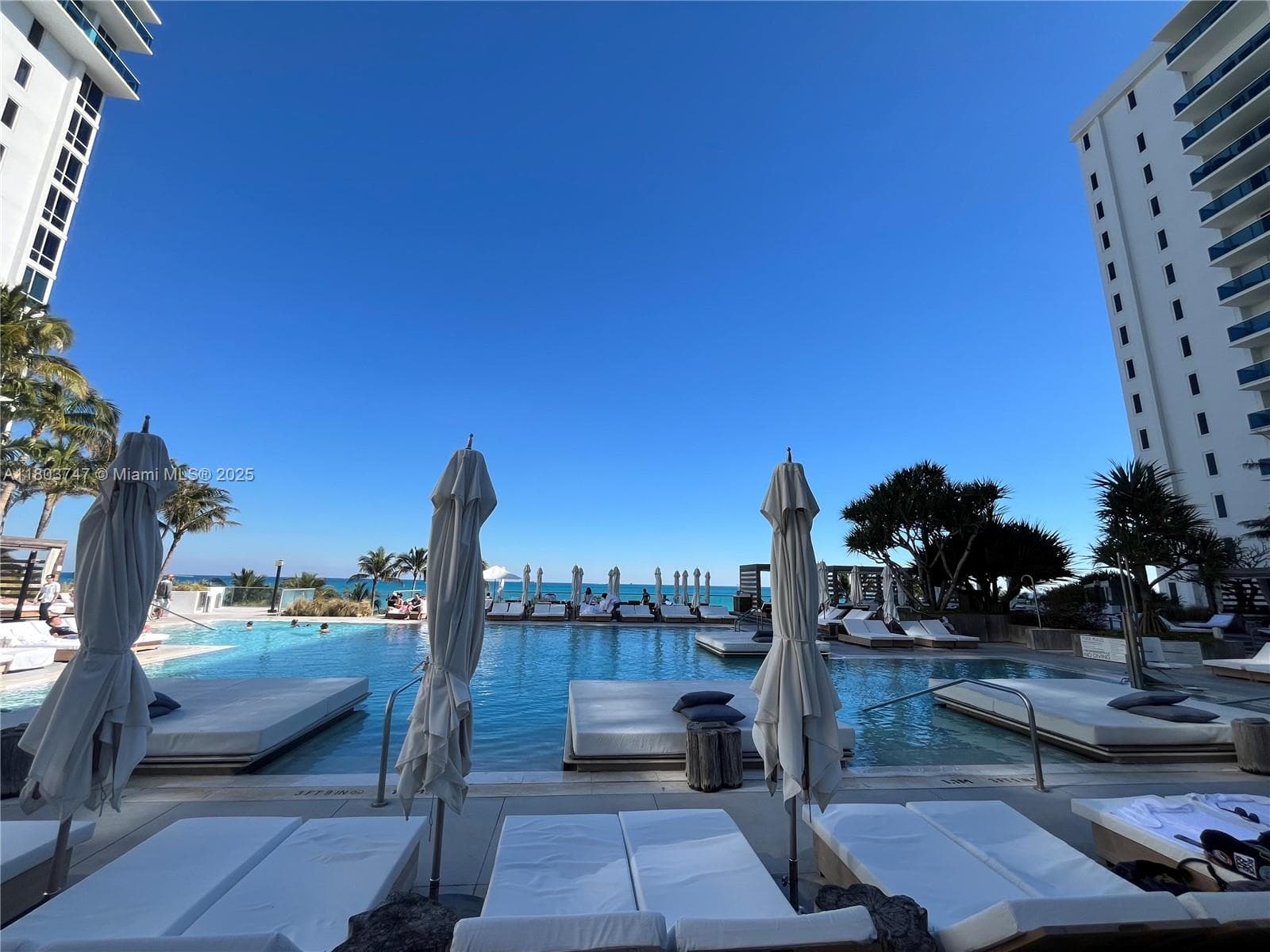 A11803747 — Miami Beach — 26