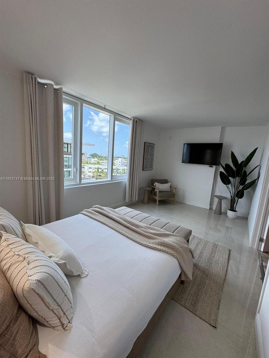 A11803747 — Miami Beach — 9
