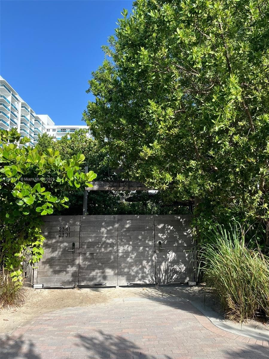 A11803747 — Miami Beach — 18