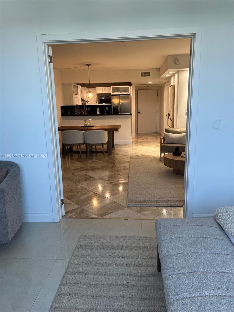 A11803747 — Miami Beach — 8