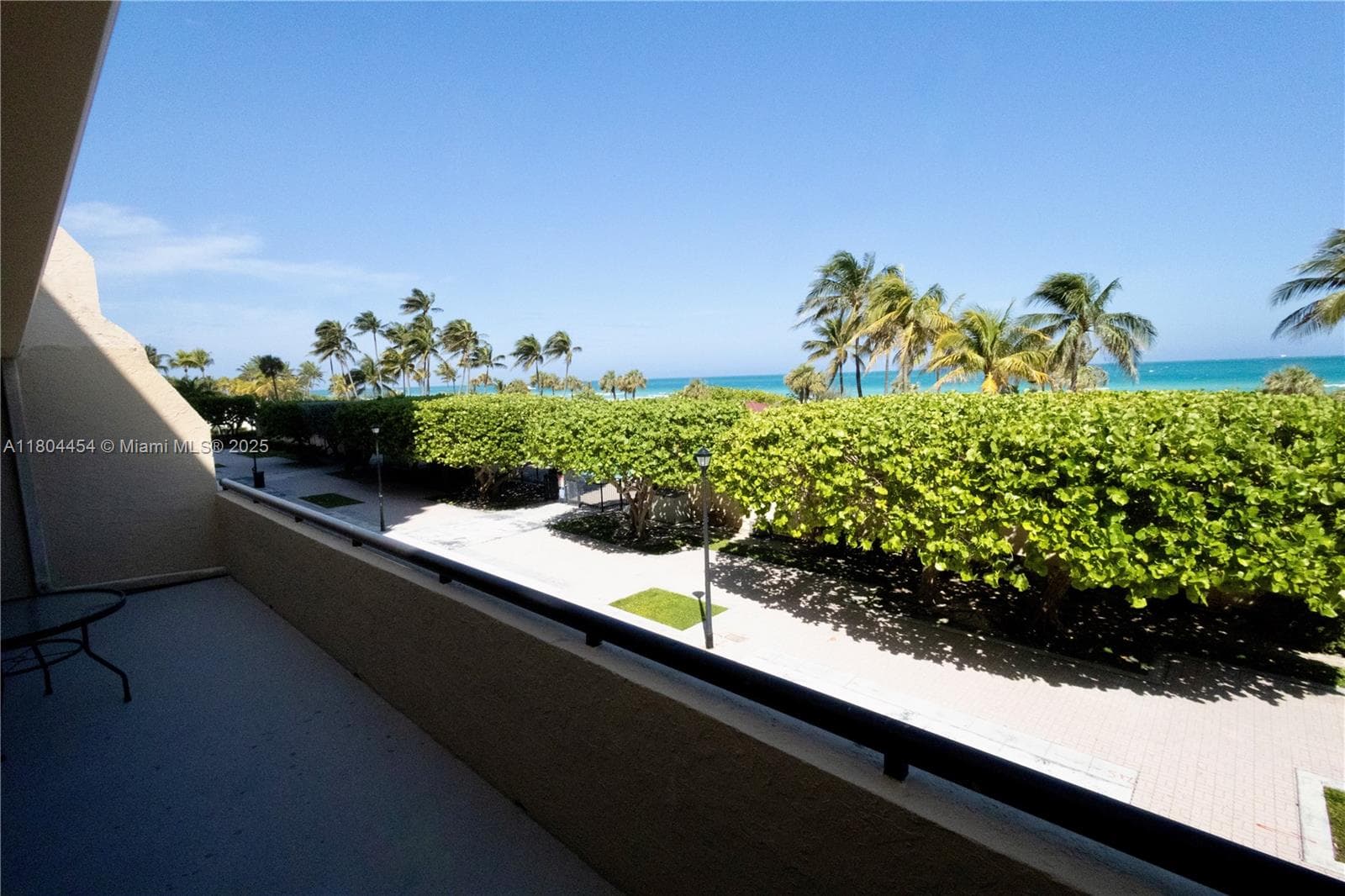A11804454 — Miami Beach