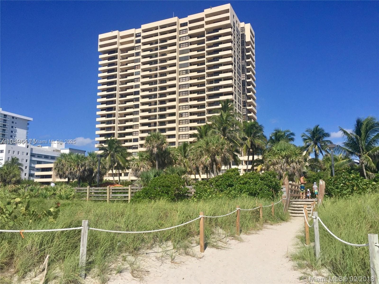A11804454 — Miami Beach — 25