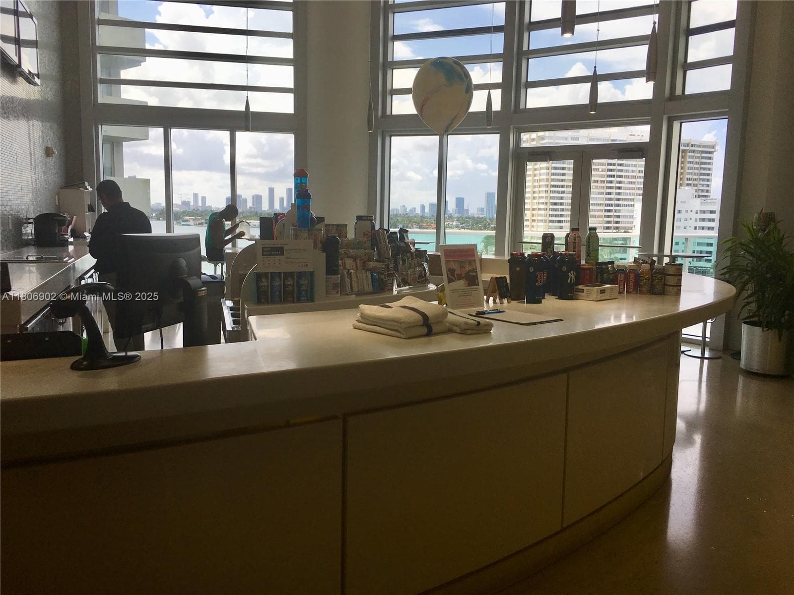 A11806902 — Miami Beach — 47