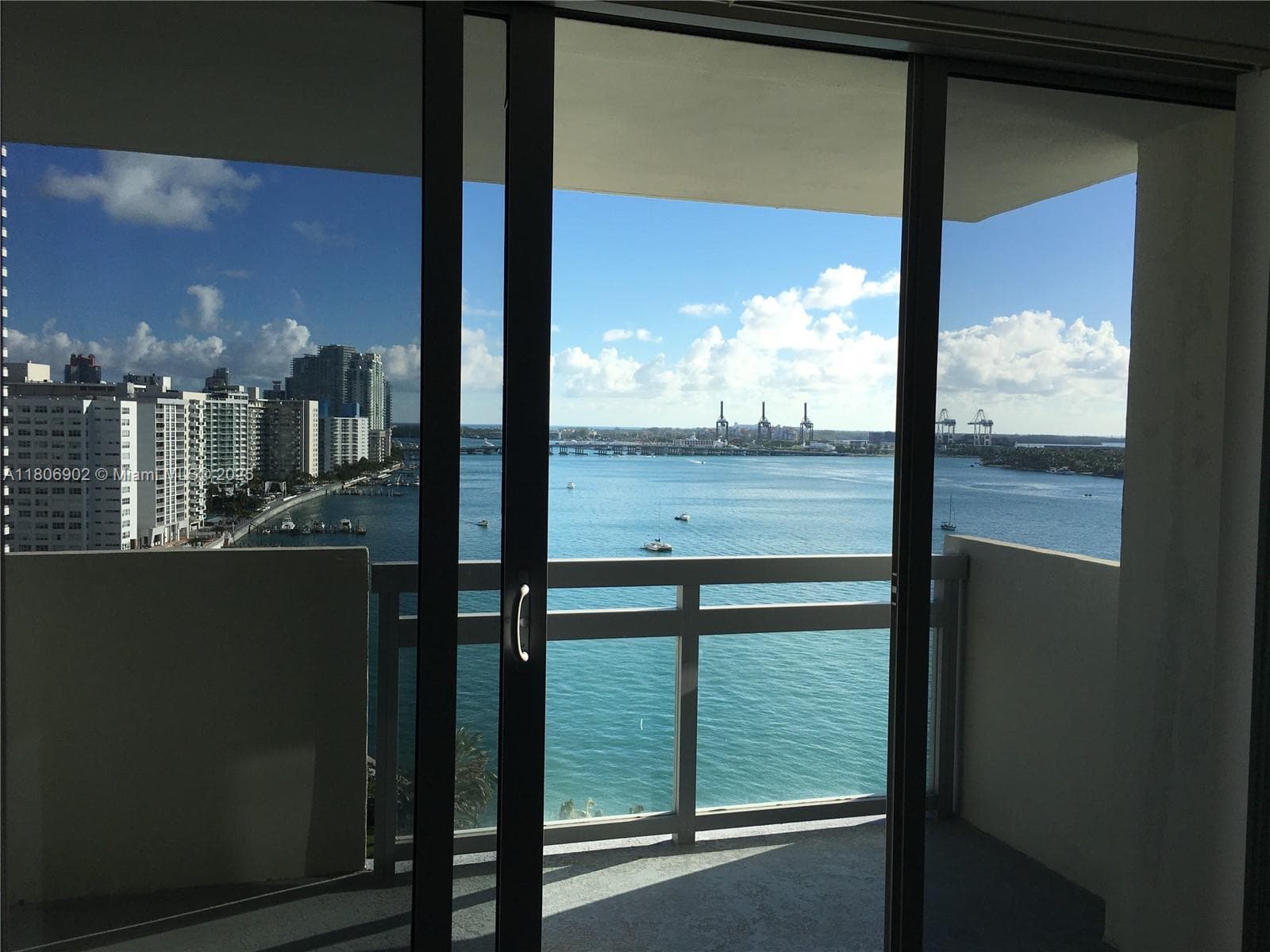 A11806902 — Miami Beach — 43
