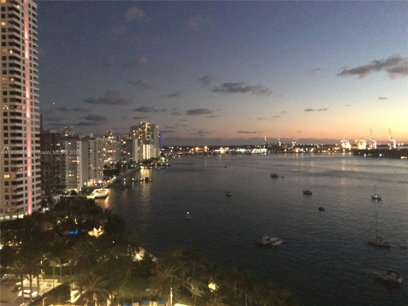 A11806902 — Miami Beach — 33