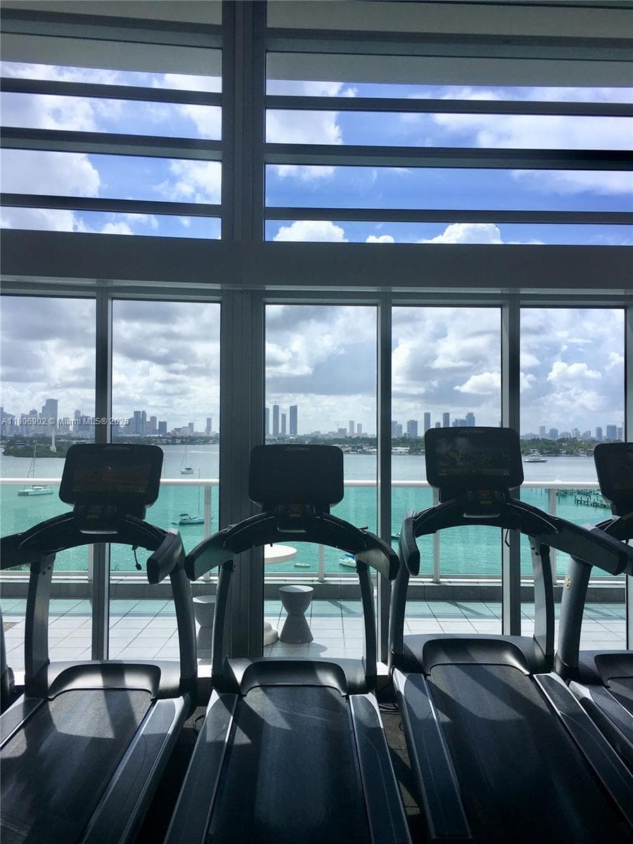 A11806902 — Miami Beach — 48