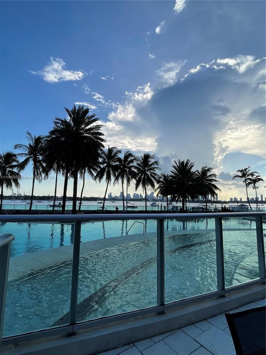 A11806902 — Miami Beach — 44
