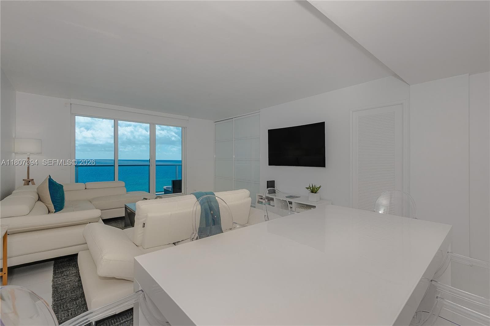 A11807394 — Miami Beach — 3