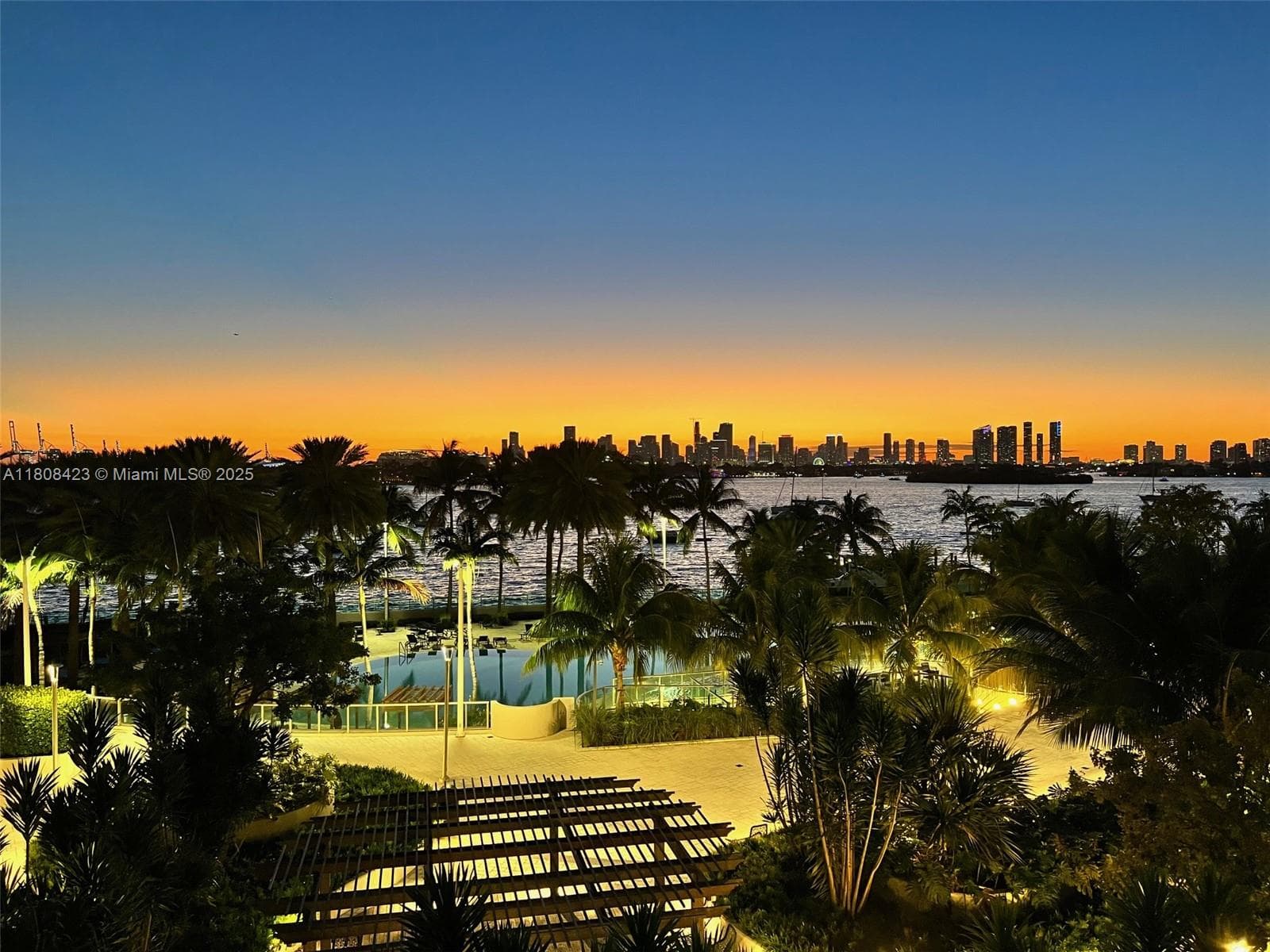 A11808423 — Miami Beach — 27