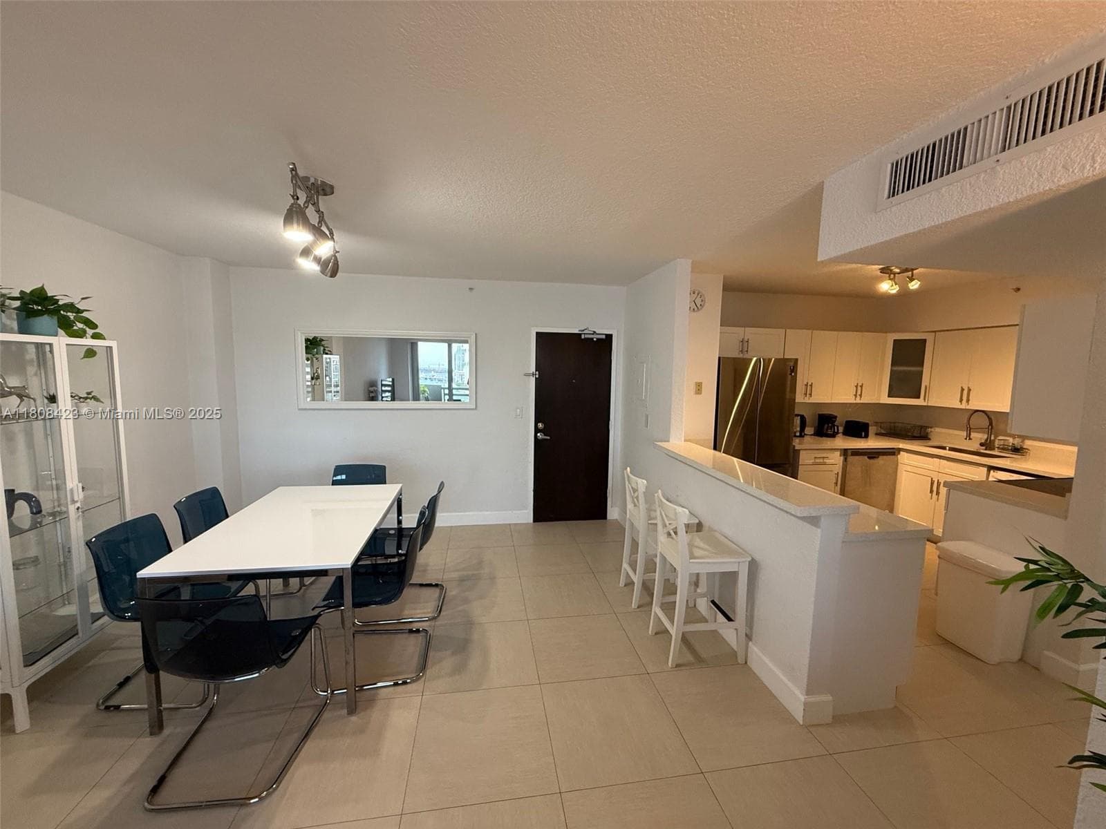 A11808423 — Miami Beach — 6