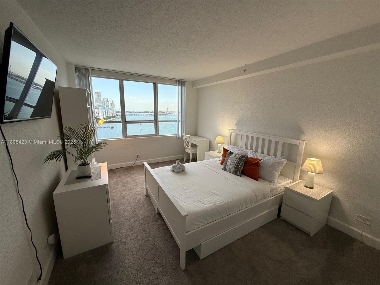A11808423 — Miami Beach — 13