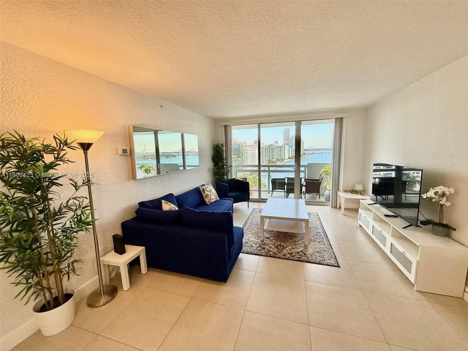 A11808423 — Miami Beach