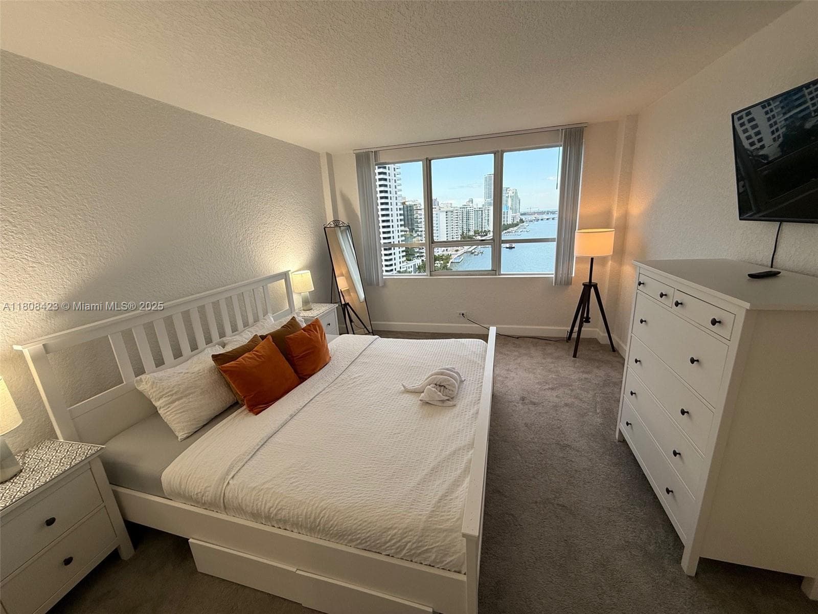 A11808423 — Miami Beach — 9