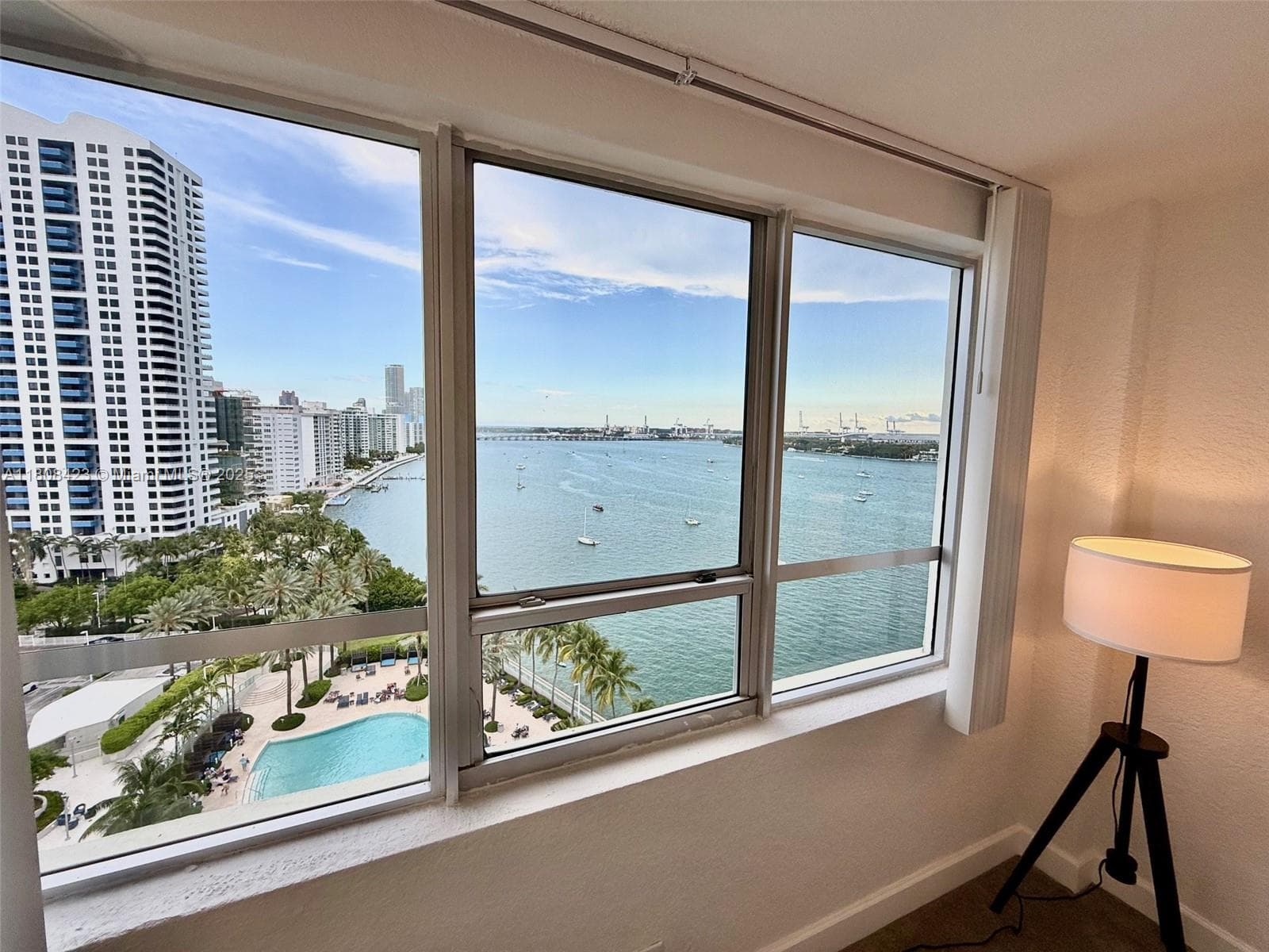 A11808423 — Miami Beach — 10