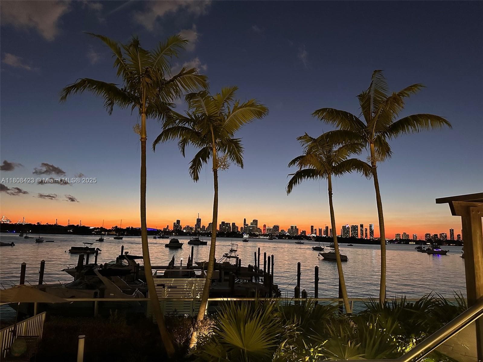 A11808423 — Miami Beach — 18
