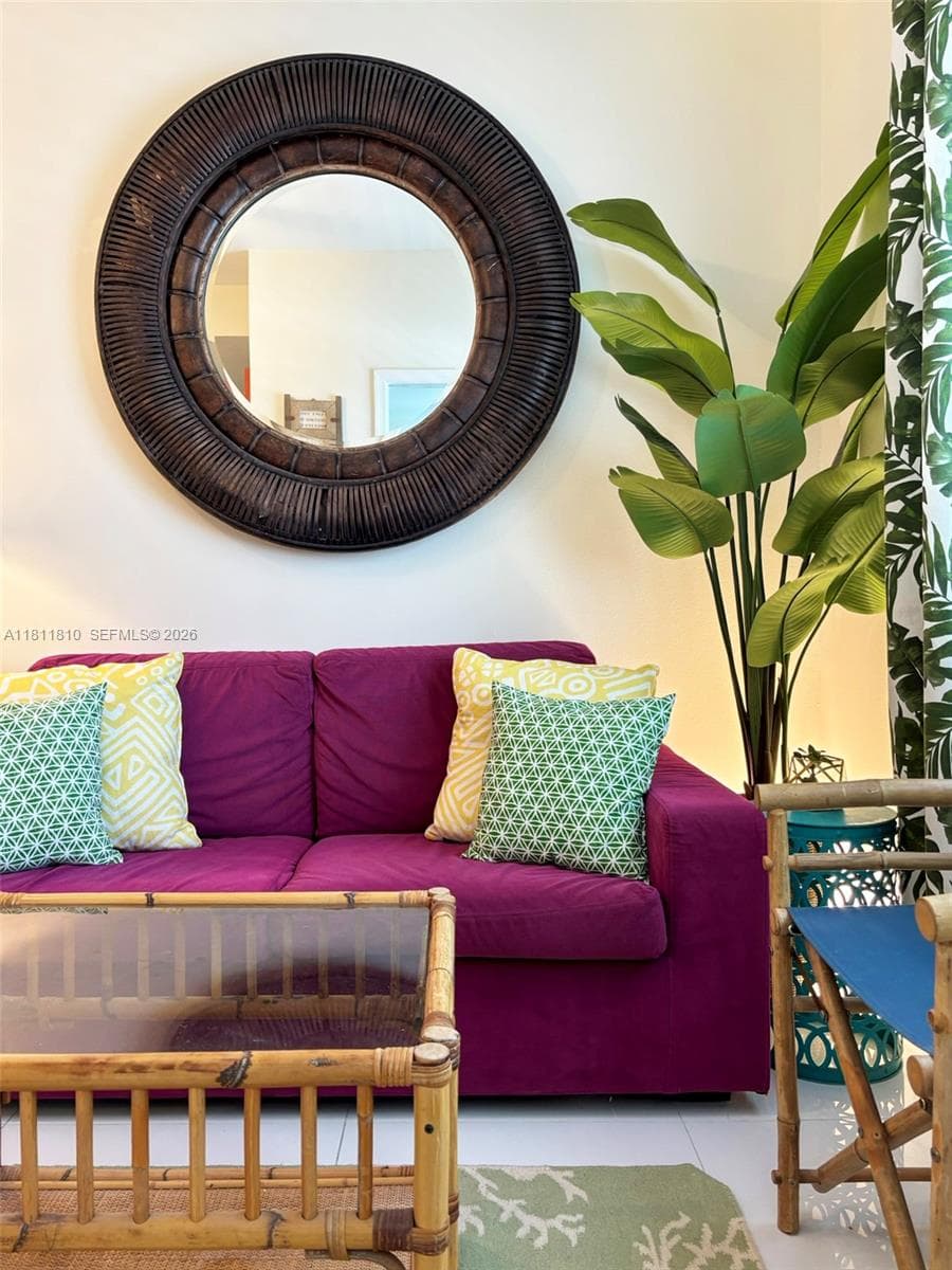 A11811810 — Miami Beach
