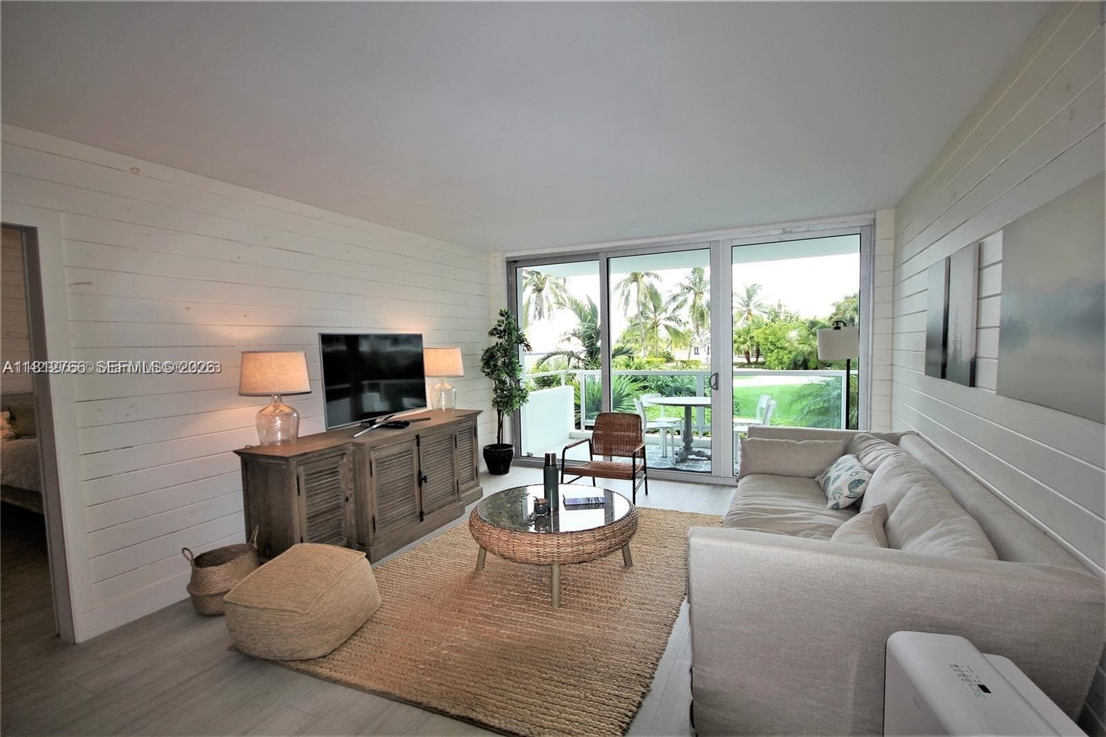 A11812766 — Miami Beach — 9