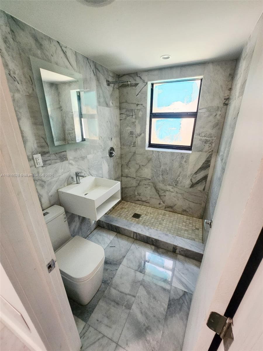 A11816528 — Miami Beach — 7