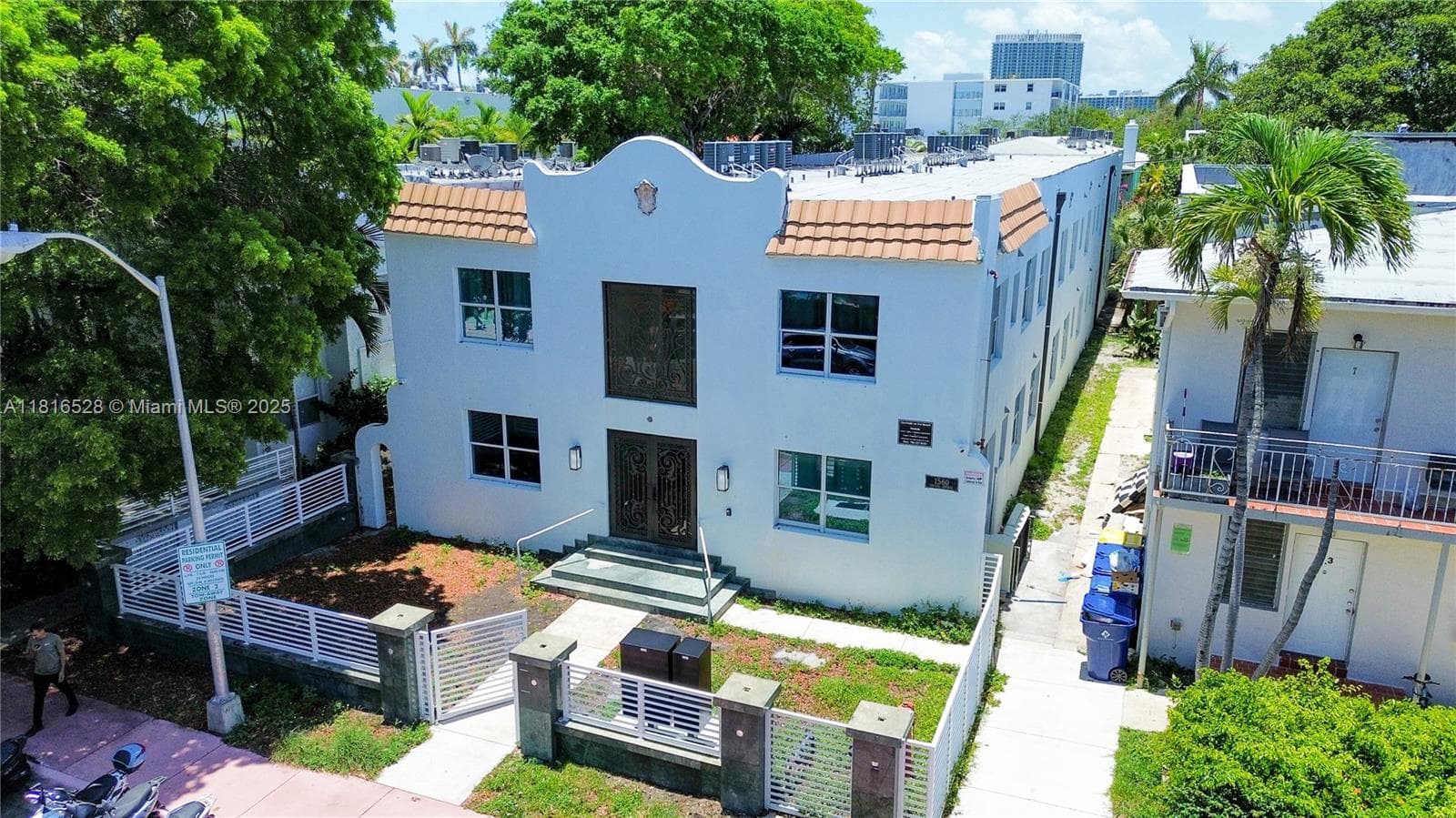 A11816528 — Miami Beach