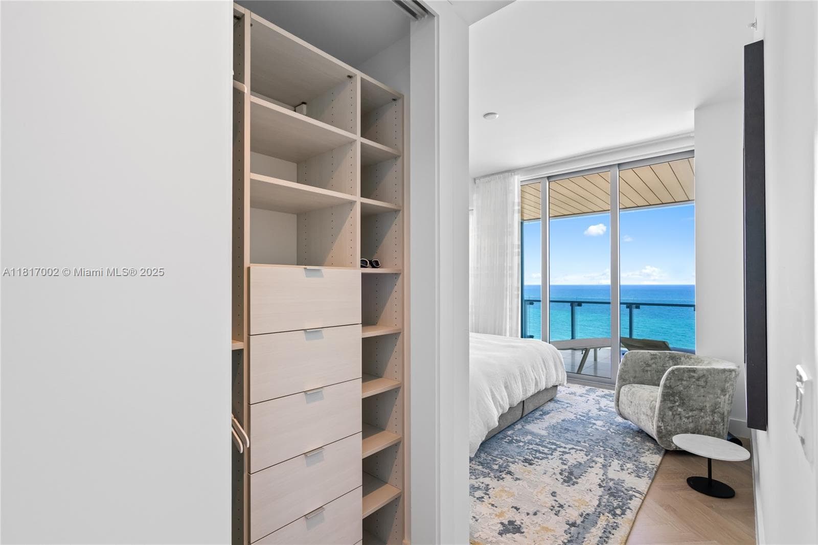A11817002 — Miami Beach — 61