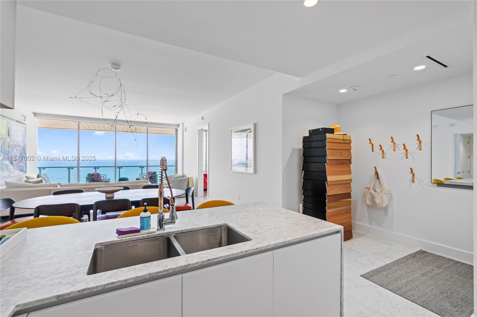 A11817002 — Miami Beach — 10