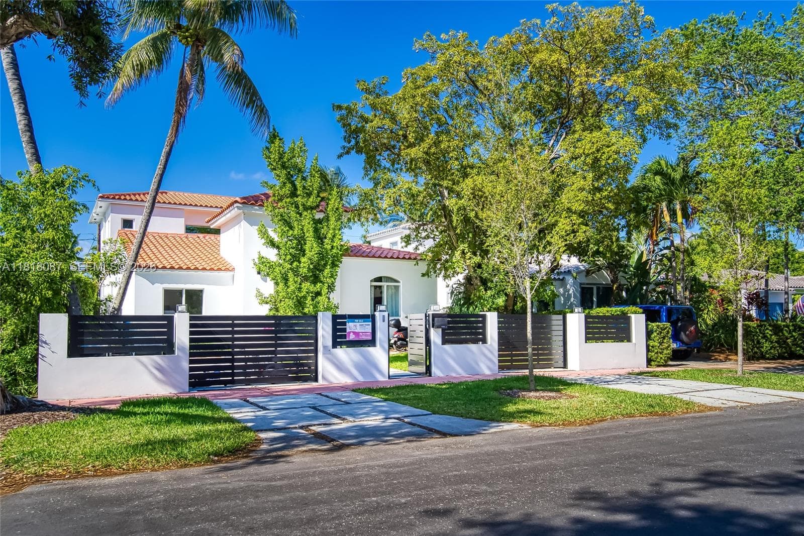 A11818087 — Miami Beach — 42