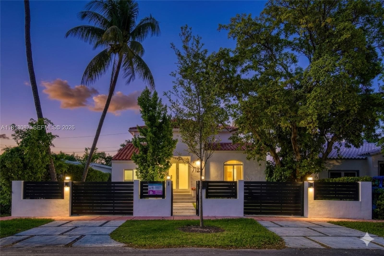 A11818087 — Miami Beach