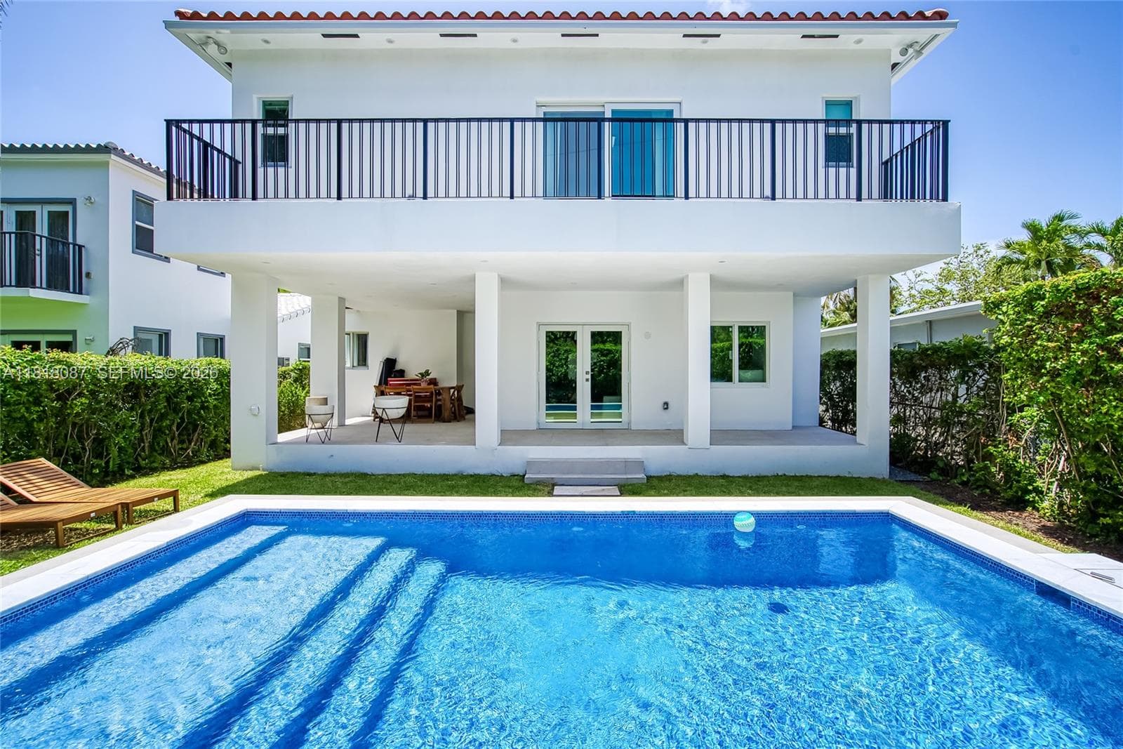 A11818087 — Miami Beach — 30