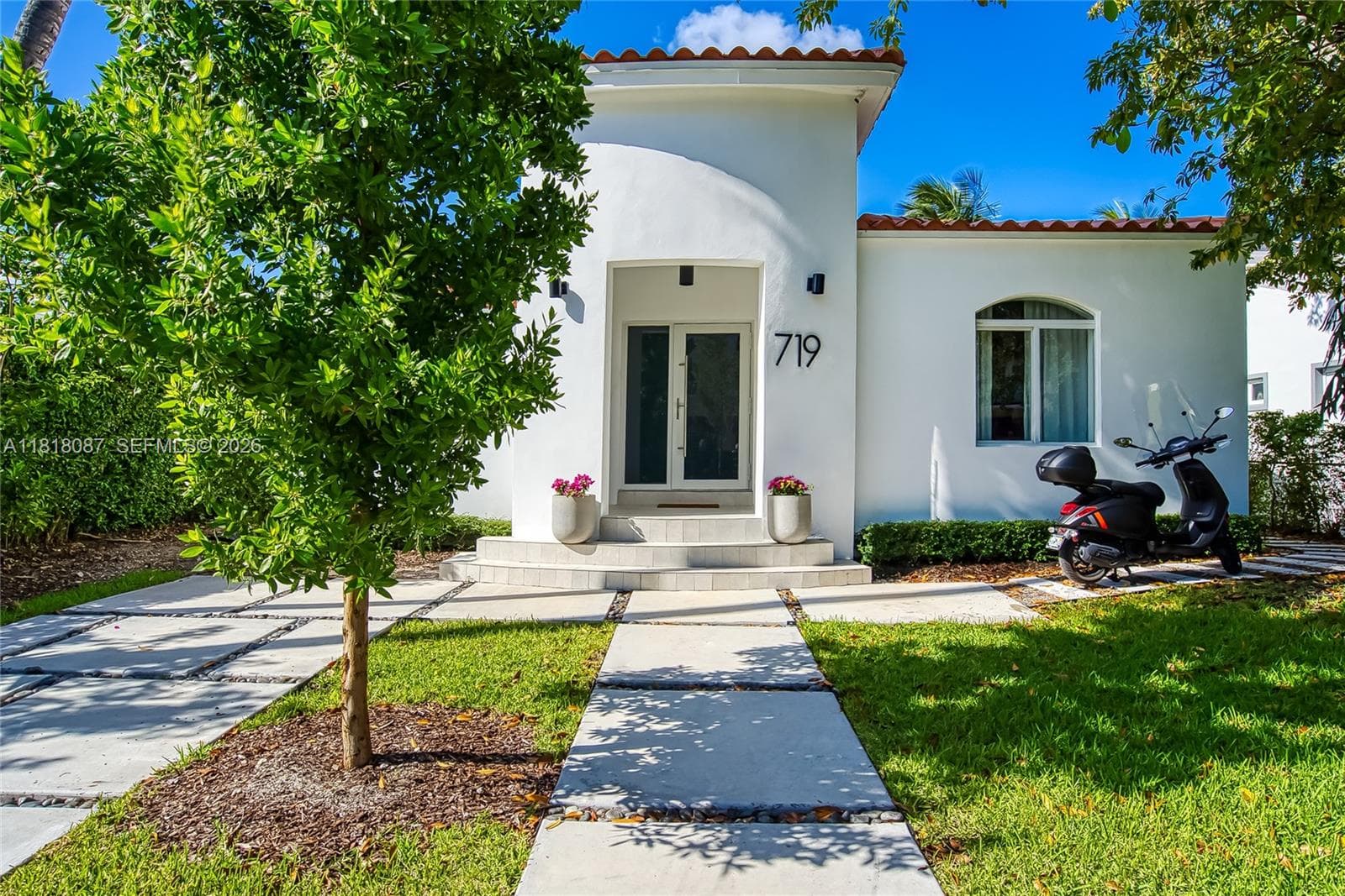 A11818087 — Miami Beach — 38
