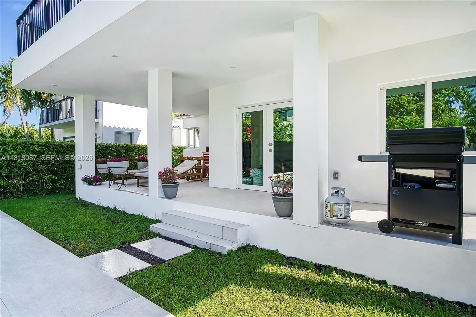 A11818087 — Miami Beach — 33