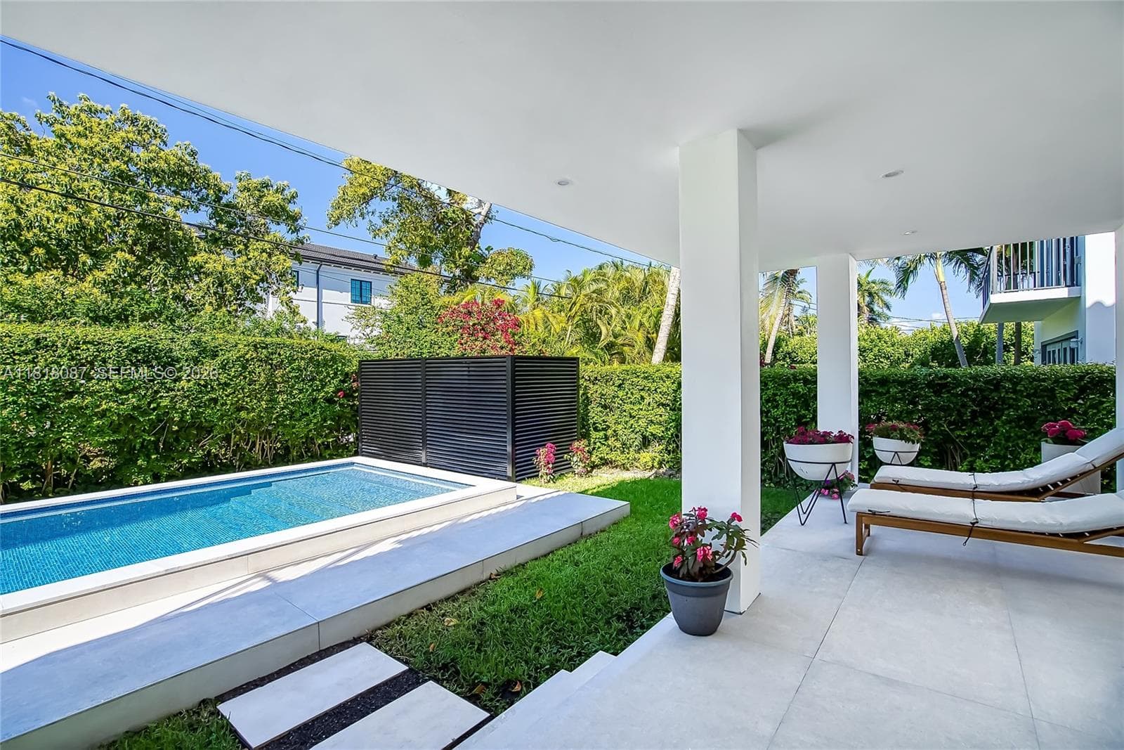 A11818087 — Miami Beach — 31
