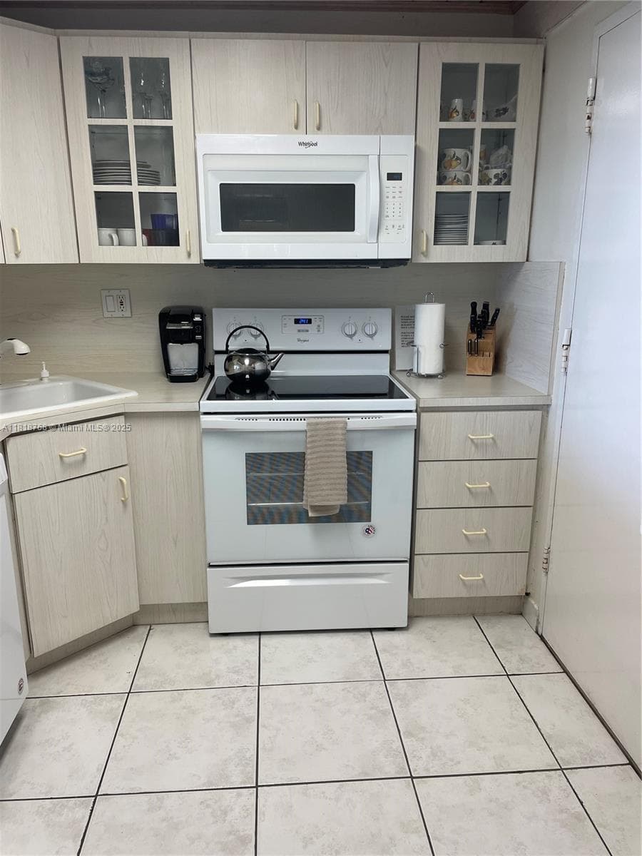 A11818768 — Miami Beach — 9