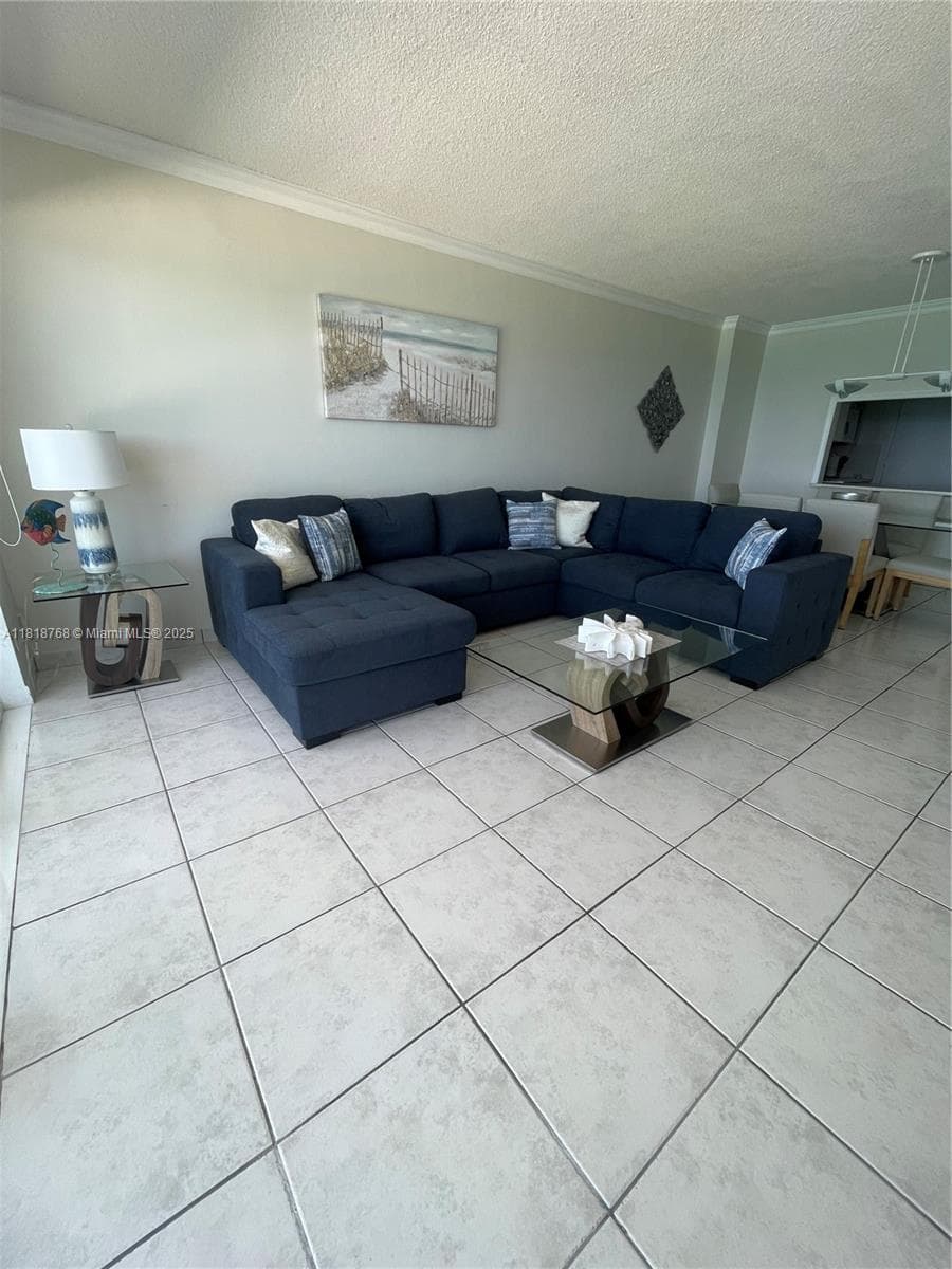 A11818768 — Miami Beach — 4