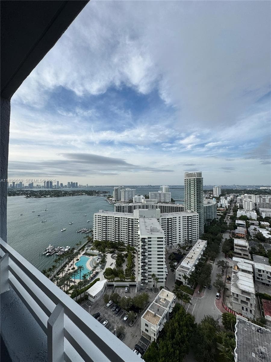 A11820659 — Miami Beach — 60