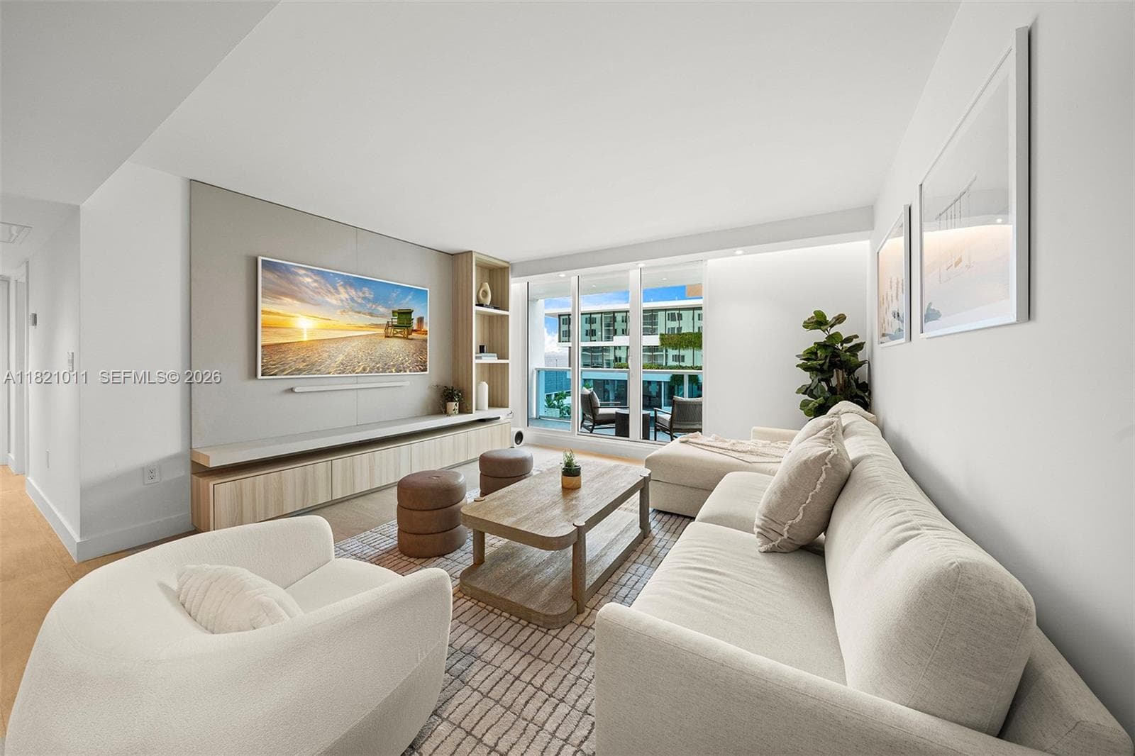 A11821011 — Miami Beach — 7