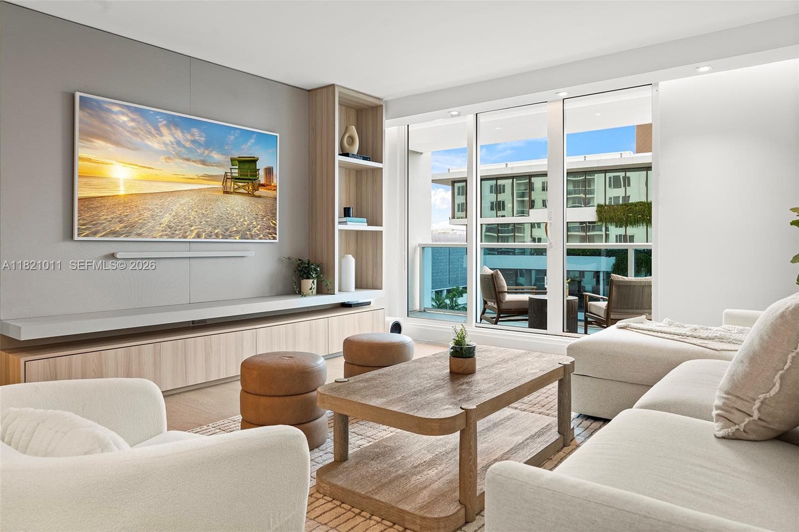 A11821011 — Miami Beach