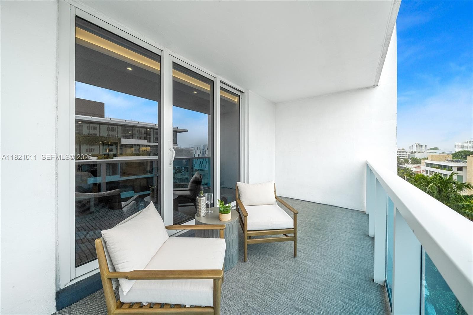 A11821011 — Miami Beach — 5