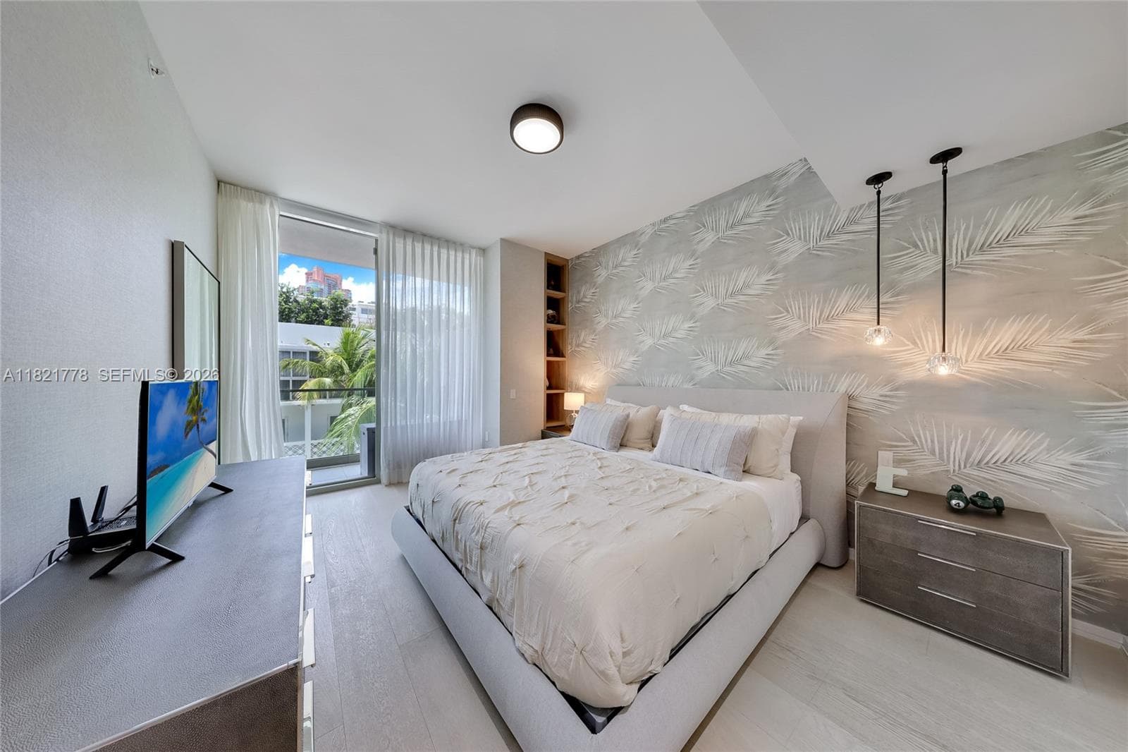 A11821778 — Miami Beach — 6
