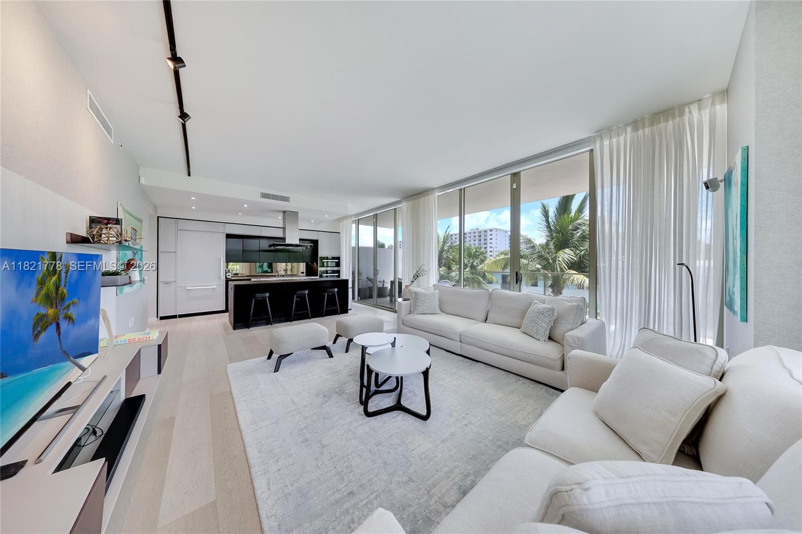 A11821778 — Miami Beach